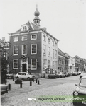 0690-Gr_Bu_1608 Het stadhuis met gezicht in de Rodeheldenstraat.