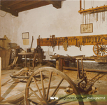 0690-Gr_Bu_953 Gezicht in de wagenmakerij van het boerenwagen museum.