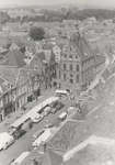 1062 Stadhuis met weekmarkt. Foto genomen vanaf de Vierkante Toren