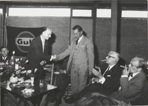 1842 Opening van het Gulf tank-station op Terweijde door burgemeester L. Hermans.
