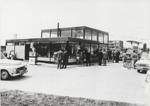 1843 Opening van het Gulf tank-station op Terweijde door burgemeester L. Hermans.