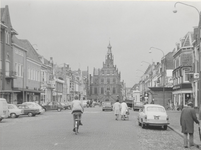 2035 Markt met op de achtergrond het stadhuis