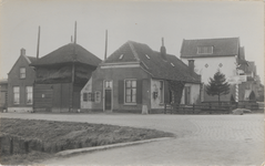 18 Hoek Stationssingel en Rijksstraatweg; tot 1936 bewoond door agent van de(r) Spoel.