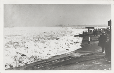 30 Rijbaan over het ijs van de Lek in de winter van 1928/1929.