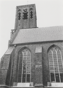 137 Gedeelte NH Grote of Sint Barbarakerk met vierkante toren.