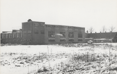 191 Steenovenlaan na afbraak met op de achtergrond de voormalige sigarenfabriek Dejaco.