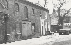194 Pakhuizen met de woning van Borgstein (de Blauwe Willem) en rechts de woning van steenovenbaas (van Stein) .