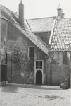 462 Elisabeth Weeshuis gesticht in 1560 door vrouwe Elisabeth, gravin van Culemborg; ingang naar de bijkeuken..