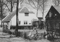 463 Boerderij aan de Achterweg-Wilhelminadreef. Het laatst bewoond door G. van Dijk.