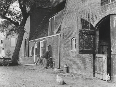 552 Zijkant boerderij 't Nieuwe Hof . Eigenaar is Wim Blijenberg, bewoond door Jan van der Heiden.