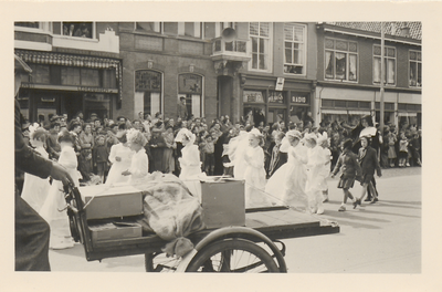 767 Optocht op bevrijdingsdag 10 jaar na dato.