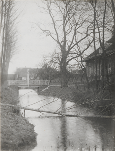 774 Rechts Huize Tusculum (bijgenaamd De Bol) Het huis en bijbehorend geometrische aangelegde park (het Rondeel deed ...