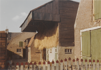 1052 Stadsboerderij, gezicht erf Kolenbrander vanaf Oosterwal.