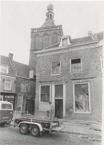 1176 Restauratie hoekhuis naast Binnenpoort, nu tapperij 'de Poortwachter'.