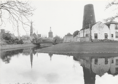 1298 Gezicht op Culemborg, met de Molenromp 'de Hoop'.