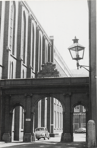 1601 Toegangspoort van voorheen het Seminarie met links de kapel. Op deze foto is het gebouw in gebruik door de sociale ...