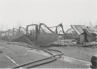 1647 Parallelweg-West. Brand bij Meubelfabriek Den Braber op het industrieterrein