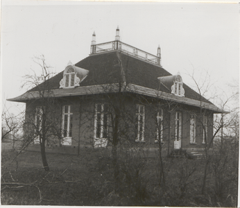 1968 Huize Tusculum (bijgenaamd De Bol) Het huis en bijbehorend geometrische aangelegde park (het Rondeel deed vanaf ...