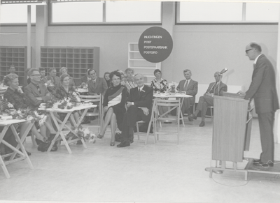 1974 Postkantoor. Officiële opening door burgemeester L. Hermans.