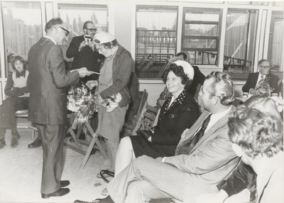 1975 Postkantoor. Officiële opening door burgemeester L. Hermans.