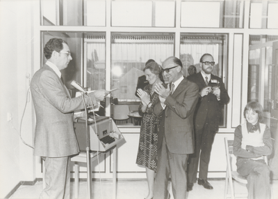 1976 Postkantoor. Officiële opening door burgemeester L. Hermans.