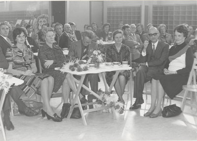 1977 Postkantoor. Officiële opening door burgemeester L. Hermans.
