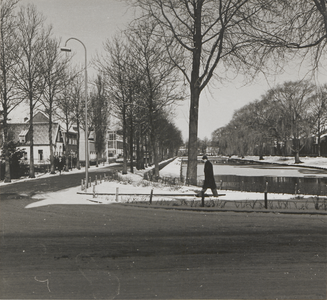 2183 Hoek Stationssingel en Triosingel, gedurende de winter. Links fabriek Gispen.
