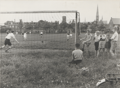 2220 Westersingel. Voetbalwedstrijd. Terrein Vriendenschaar 