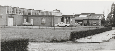 2245 Parallelweg-West. Fabriek van van Doorn. Lampenfabriek