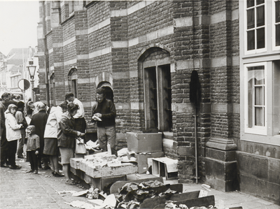 2258 Zijgevel stadhuis. Weekmarkt