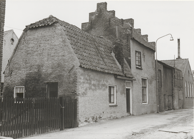 2261 Boerderij voor de restauratie