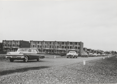 3074 Opening door mevrouw C.C.J. Schouten van de Abeelen. Rechts Burgemeester Van Koningsbruggen