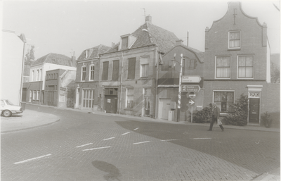 3169 Driesprong, Herenstraat en Everwijnstraat. Huizen in 1989 verbouwd tot een Grieks restaurant