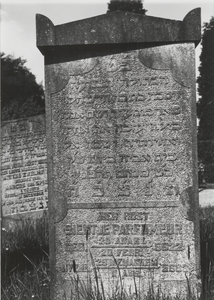 3254 Joodse begraafplaats. Grafstenen