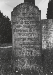 3255 Joodse begraafplaats. Grafstenen