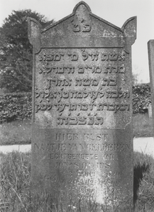 3260 Joodse begraafplaats. Grafstenen