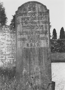3267 Joodse begraafplaats. Grafstenen