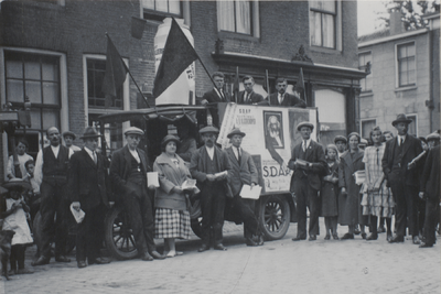 4130 Verkiezing. S.D.A.P.. Groepsfoto. Hoek Zandstraat.