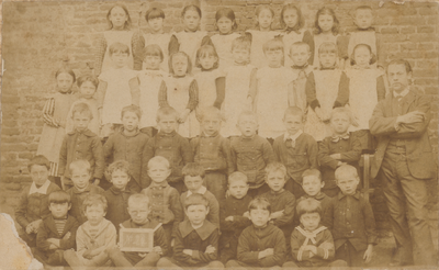 4938 Schoolfoto van een Culemborgse school. Laanschool.