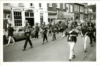 5478 Avondvierdaagse 1969. Markt-Zandstraat-W.P.Dreef-Oude Vismarkt.