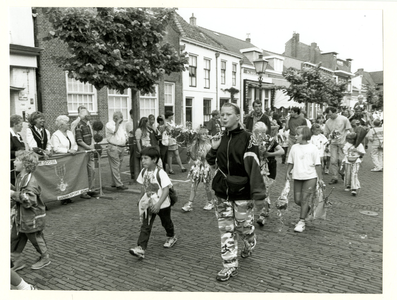 5480 Avondvierdaagse 1998. Markt-Zandstraat-W.P.Dreef-Oude Vismarkt.