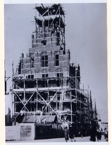 5690 Stadhuis in laat-gotische stijl uit 1539 gebouwd naar ontwerp van Rombout Kelderman. Restauratie 1941-1949.