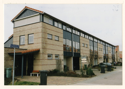 5728 Johanna Naberstraat. Rechts huisnr. 103 t/m 115