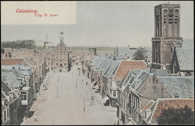 231 Marktplein van boven af de Poort gezien. Met kerktoren en Stadhuis. Ingekleurd.