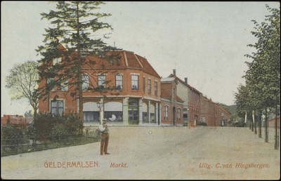 393 Ingekleurde prentfriefkaart van de Markt te Geldermalsen
