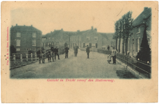 1044 Een prentbriefkaart met een dorpsgezicht van Tricht vanaf de Stationsweg