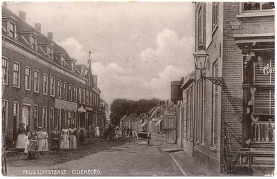 1123 Een prentbriefkaart van de Prijssestraat in Culemborg gezien vanaf de Vakensmarkt