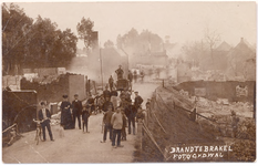1163 Een prentbriefkaart van de grote brand in Brakel die plaatsvond op zondag 16 juli 1911, nadat eerder in 1906 ook ...