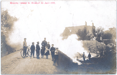 1164 Een prentbriefkaart van de grote brand in Brakel die plaatsvond op zondag 16 juli 1911, nadat eerder in 1906 ook ...