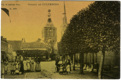 1232 Een prentbriefkaart van de Varkensmarkt in Culemborg met op de achtergrond de Binnenpoort